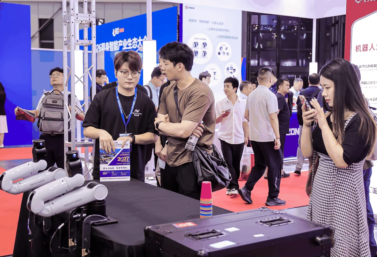 LITEARM 系列七轴机械臂新品发布会现场呈现